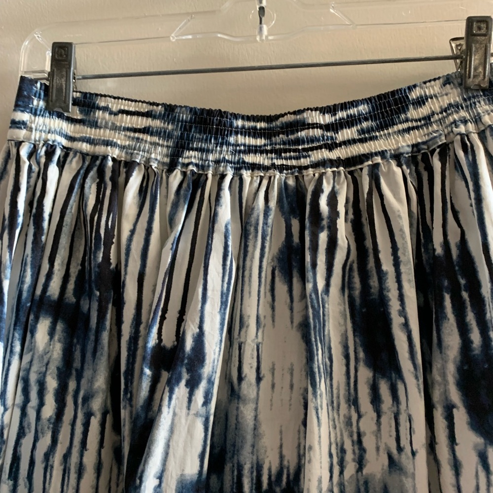 Simply Vera Vera Wang Navy and White Tie-Dye Maxi Skirt - Picture 5 of 5